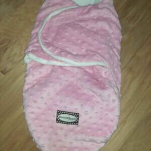 Blankets and Beyond Pink Popcorn Swaddle w velcro